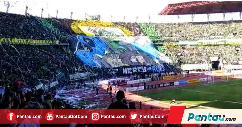 Pantau Video: Koreografi Persebaya Vs Arema FC yang Bikin 'Singa Lemas'