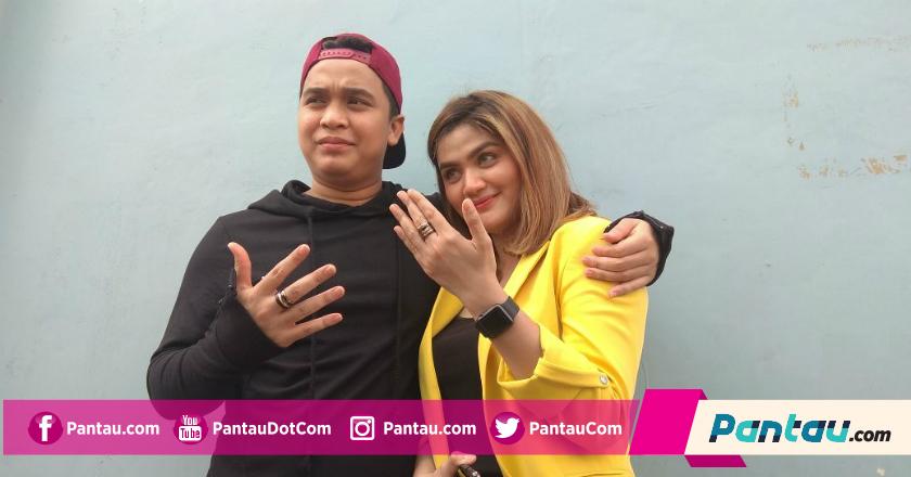 Pamer Cincin Kembar, Billy Syahputra dan Hilda Vitria Bantah Telah Nikah Siri