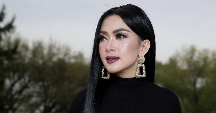 Coba Lihat Foto Ini, Syahrini atau Bukan?