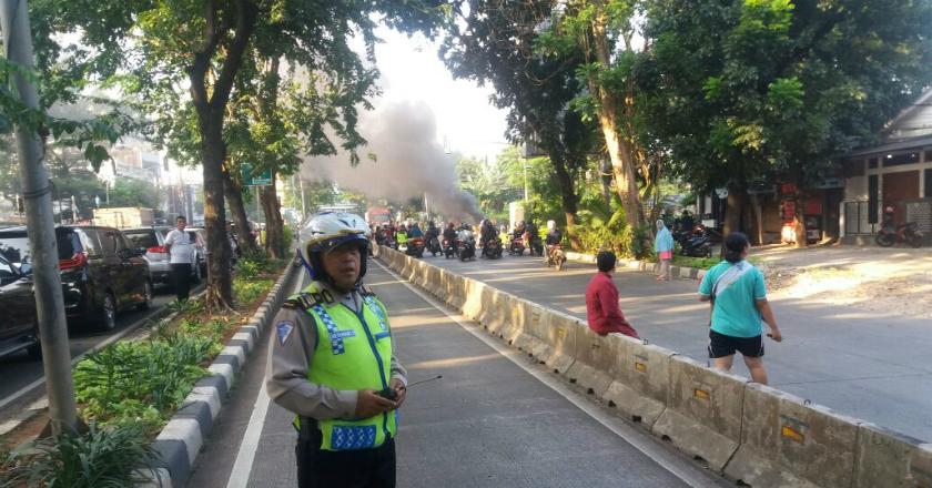 Aksi Bakar Ban di Kodam Tanah Kusir, Lalin Pondok Indah Macet Total