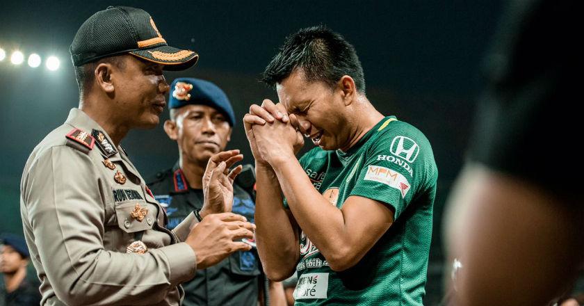 Laga Panas 'Derby Jatim' Berakhir Denda yang Memberatkan Persebaya