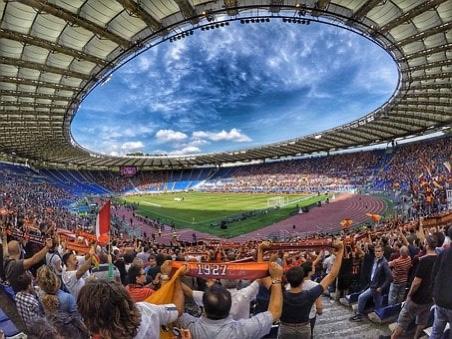 Sering Ajak Anak Nonton Pertandingan di Stadion? Ini Tipsnya dari Dokter Anak
