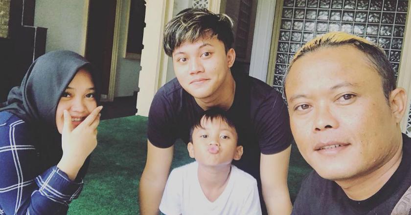 Momen Haru Rizky Febian Menangis di Atas Panggung, Sedih Orangtuanya Terancam Pisah?