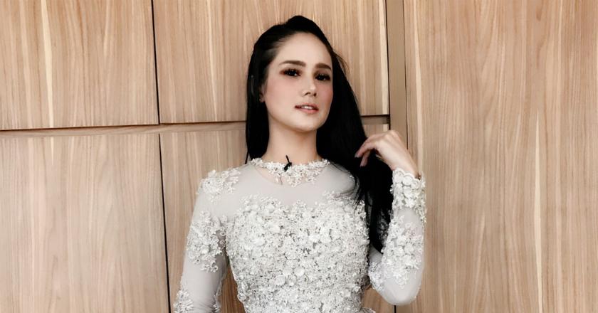 Tak Ingin Mengecewakan Klien, Mulan Jameela Tetap Kerja Meski Sakit Typhus