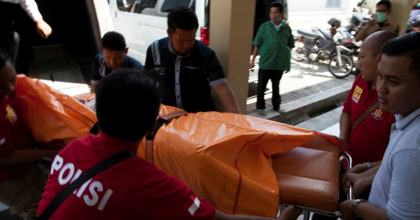 Polisi Serahkan Kembali Satu Korban Tewas Bom Surabaya ke Keluarga