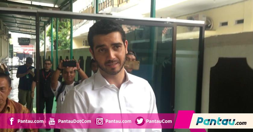 Jalani Sidang Perdana Kasus Narkoba, Fachri Albar Dibawakan Makanan oleh Istri