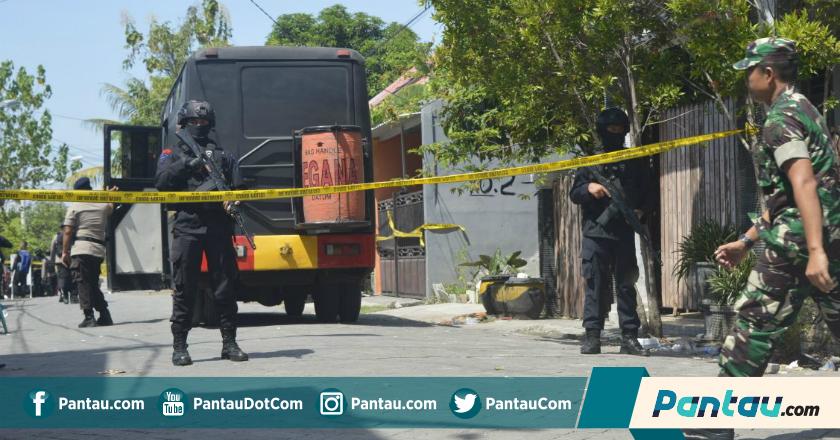 Polisi Temukan Sisa Bom di Rumah Terduga Teroris Surabaya