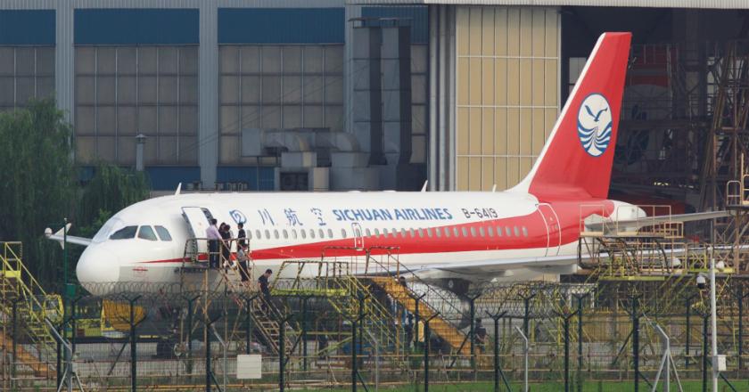 Alami Pecah Kaca, co-Pilot Sichuan Airlines Sempat Terhisap ke Luar di Ketinggian 31 Ribu Kaki