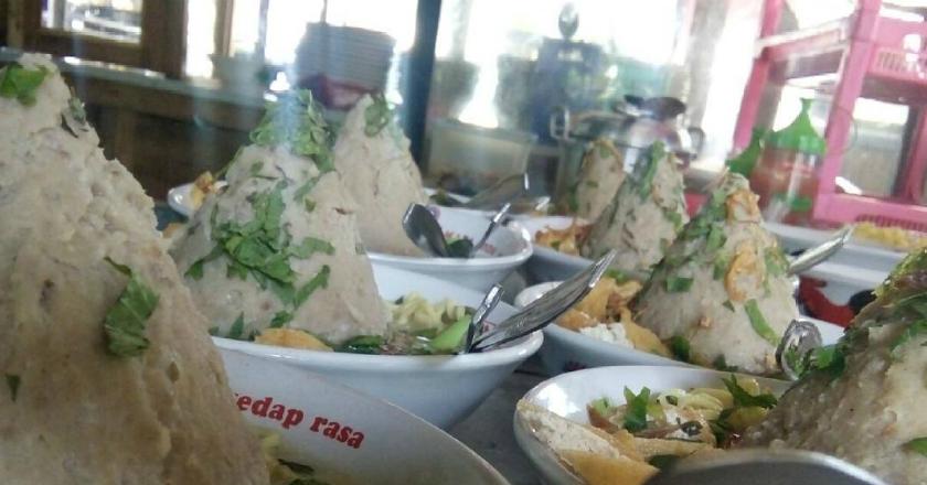 Ada Bakso Unik Berbentuk Tumpeng, Tertarik Coba?