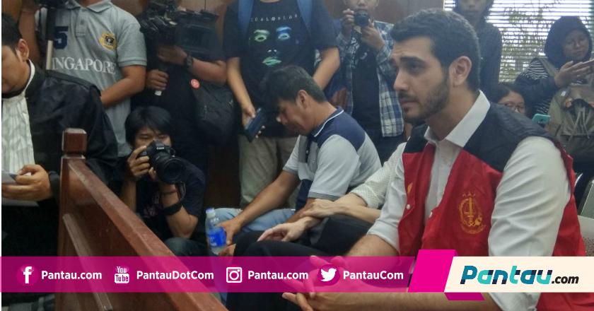 Sidang Perdana, Fachri Albar Terima Dakwaan dari JPU