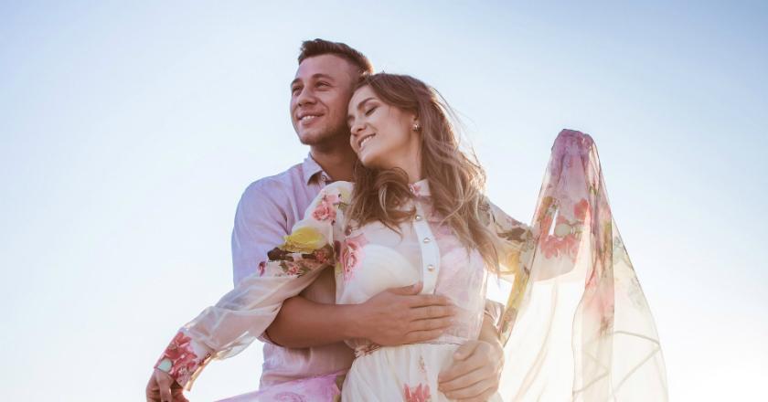 Benarkah Wanita Lebih Memilih Pria yang Mirip dengan Saudaranya?