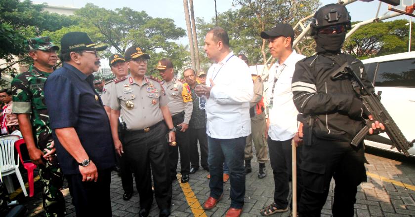 Polri dan TNI Perketat Penjagaan Gereja di Surabaya