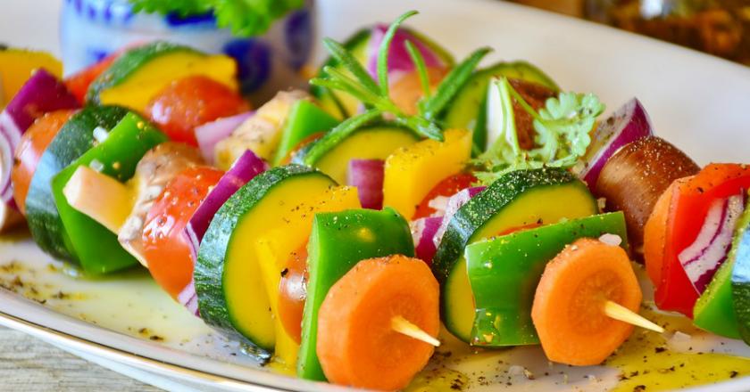 Benarkah Makan Malam Setelah Tarawih Bikin Gemuk?