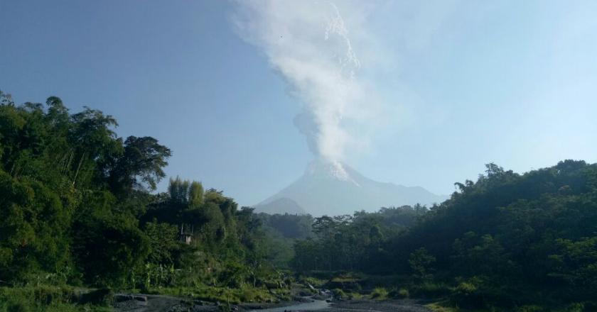 Gunung Merapi Kembali Meletus Freatik, Status Tetap Normal