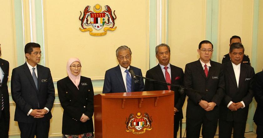 Demi Bayar Utang Malaysia, Mahathir Bakal Potong Gaji Menteri