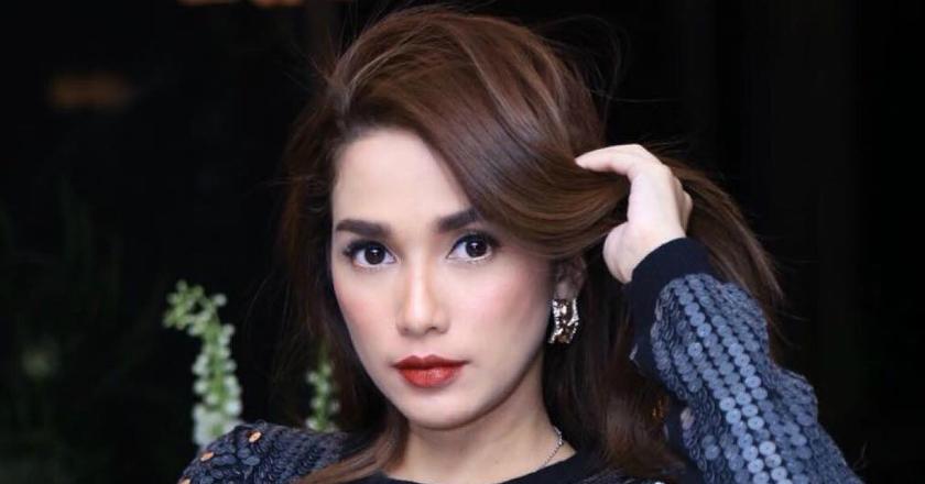 Ussy Sulistiawaty Ingin Hijrah Bercadar, Asal...