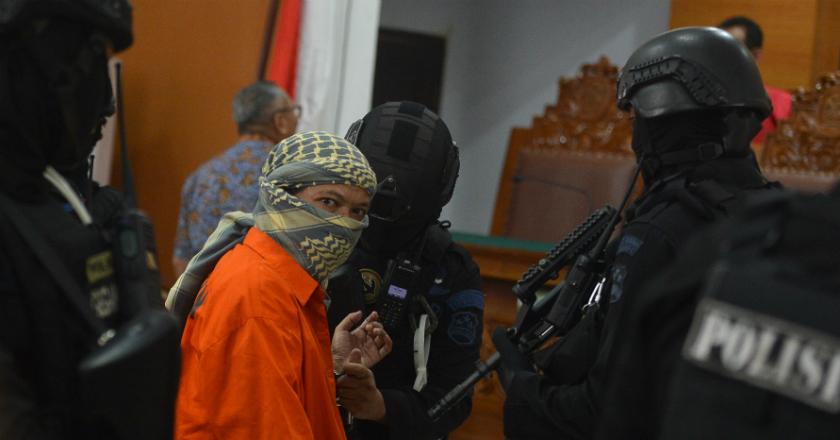 Bunyi Dentuman Saat Sidang Aman Abdurrahman Lantaran Keteledoran Kuli Bangunan