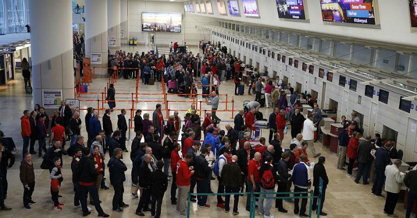 Ingin Nonton Final Liga Champions, 1.000 Fans Liverpool Malah 'Terkungkung' di Bandara