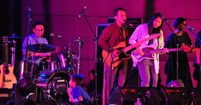 Efek Rumah Kaca Rekaman Single Baru Pakai Panggilan Video WhatsApp