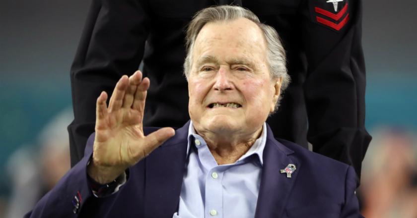 Tekanan Darah Rendah, George Bush Dilarikan ke Rumah Sakit