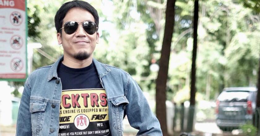 Kocak! Presenter Ini Jatuh Tersungkur Gara-gara Ngantuk saat Bawakan Acara Sahur