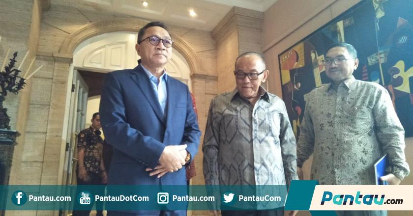 Aburizal Bantah Ajak Zulkifli Hasan ke Koalisi Jokowi