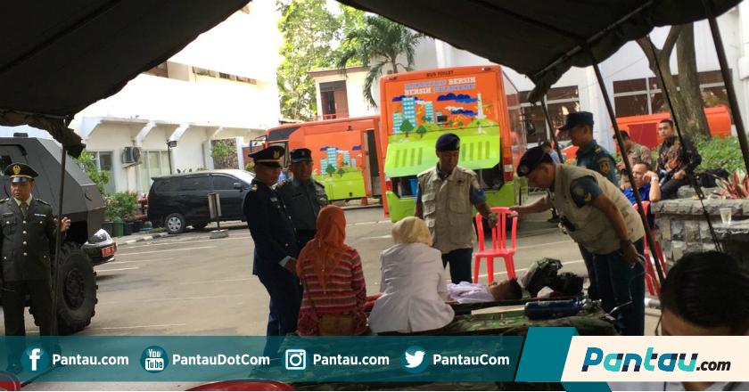 Anak SD, SMP, dan SMA Pingsan Saat Presiden Jokowi Pidato