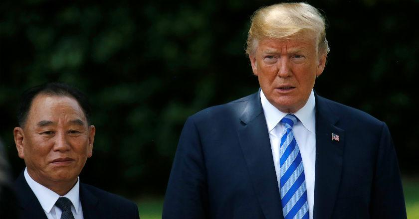 Tarik Ulur Pertemuan, Kim Jong-un  Kirim Surat ke Trump