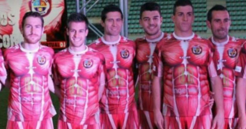 5 Jersey Paling Absurd Sepanjang Sejarah Sepak Bola