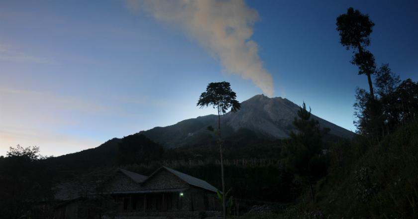 Antisipasi Erupsi Merapi, Warga Lansia Masih Mengungsi di Balai Desa Glagaharjo