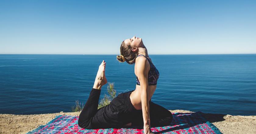 Benarkah Yoga Bisa Turunkan Berat Badan?