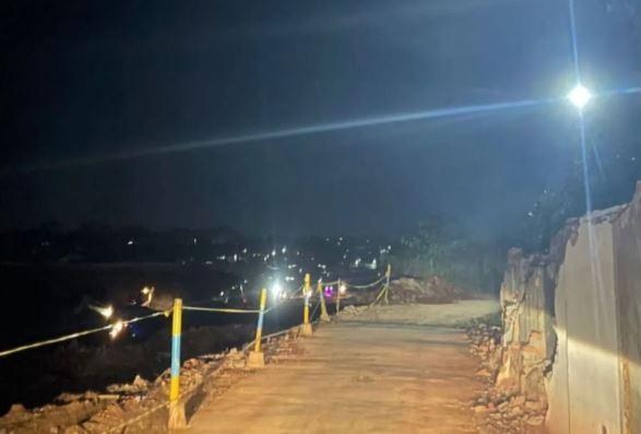 Bahaya! Warga Keluhkan Pembatas Jalan Proyek Pembangunan Tol Limo Depok Hanya Pakai Seutas Tali