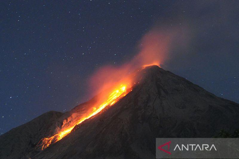 Waspada! Gunung Karangetang Semburkan Guguran Awan Panas