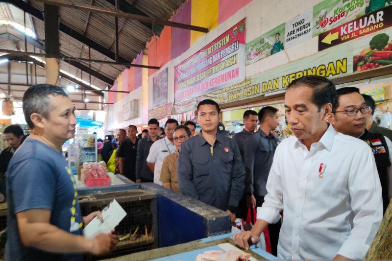 Jokowi Kunjungi Pasar Cihapit Bandung Cek Harga Pangan