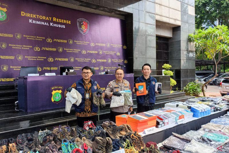 Penyelundupan 535 Bal Pakaian Thrifting dan 577 Unit Ponsel Berhasil Disita Polisi