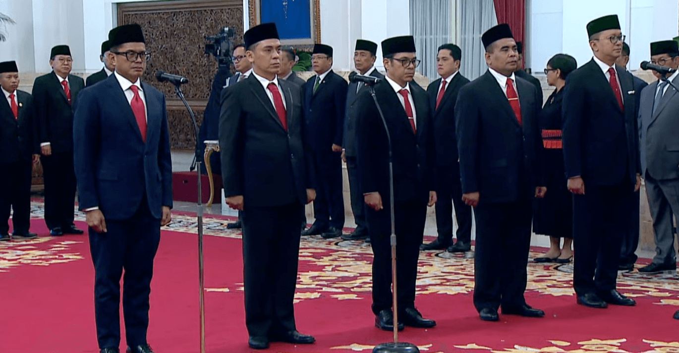 Jokowi Resmi Lantik Rektor Moestopo Paiman Raharjo jadi Wamendes PDTT