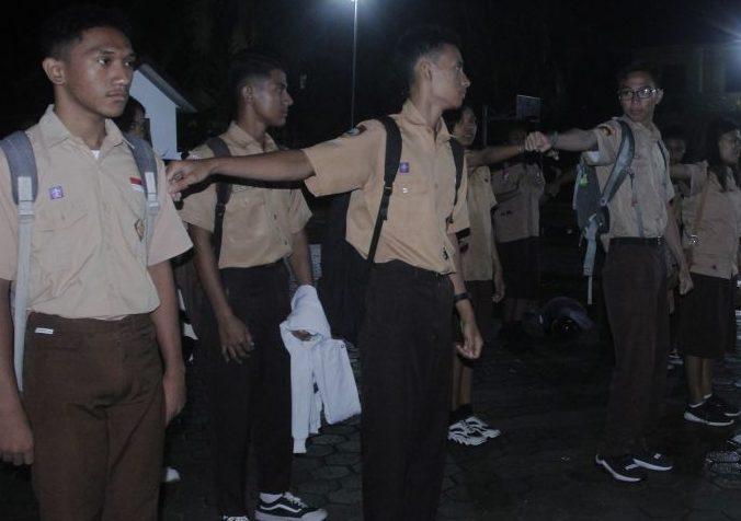 Masuk Sekolah Pagi Buta, Timor Belajar Minta Kebijakan Gubernur NTT Dibatalkan