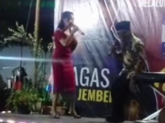 Nyanyi Bareng Biduan, Kepala Desa Ambulu Jember Tiba-tiba Jatuh dan Meninggal Dunia