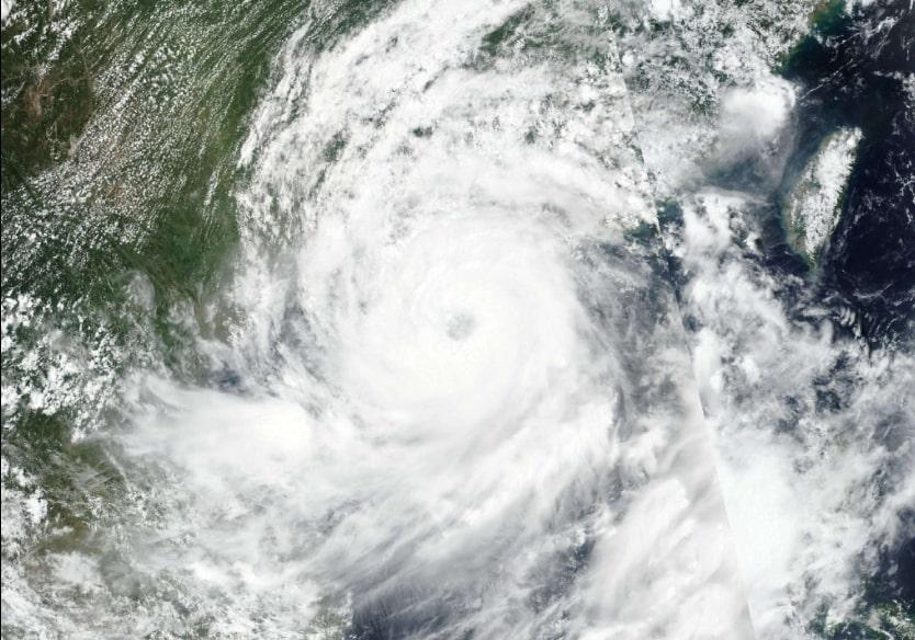 Ribuan Orang Dievakuasi saat Topan Talim Terjang China Selatan dan Vietnam