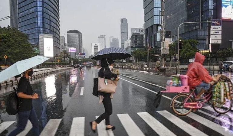 Weekend Mau Holiday, Yuk Simak Perkiraan Cuaca Hari Ini di Sini!