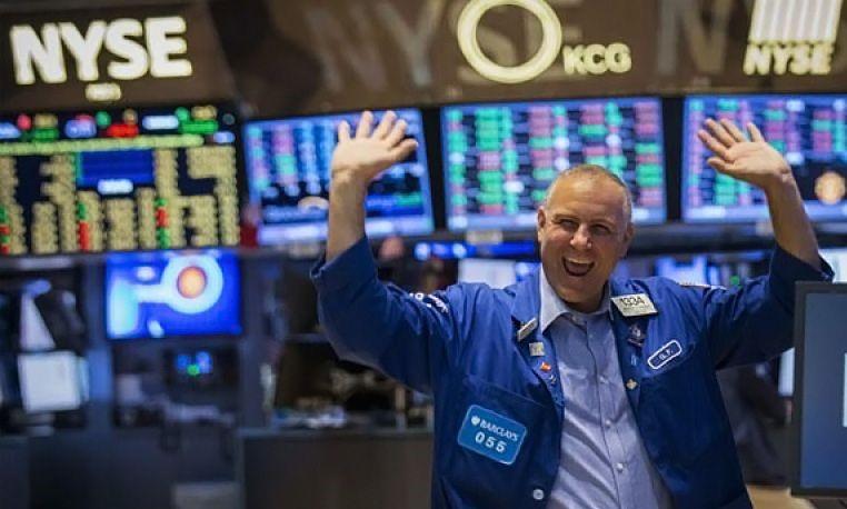 Wall Street Berpesta Pora Sambut Pengesahan RUU Plafon Utang AS