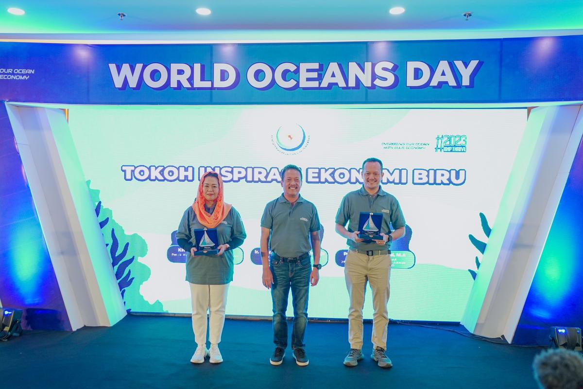 KKP Beri Penghargaan kepada Tiga Tokoh Inspirasi Ekonomi Biru