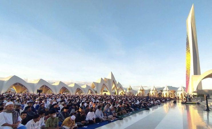 Ridwan Kamil dan Ribuan Warga Salat Iduladha di Masjid Al Jabbar