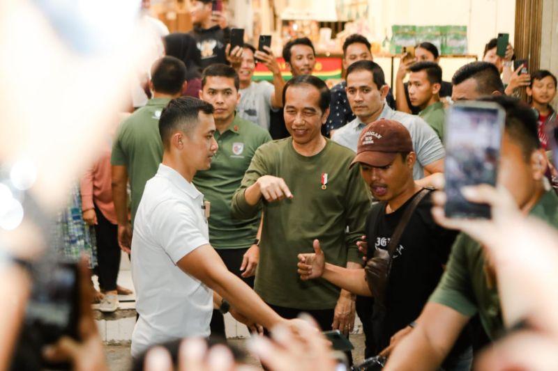 Libur Iduladha, Jokowi Sapa Warga dan Tonton Pengamen di Malioboro Jogja