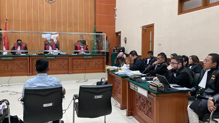 Ahli Digital Forensik Bersaksi di Sidang Kasus Narkoba Teddy Minahasa