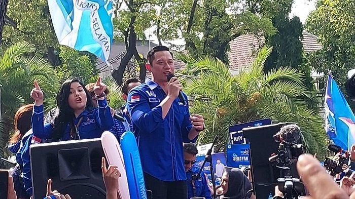 Dangdut Koplo Iringi AHY Daftarkan Bacaleg ke Gedung KPU RI