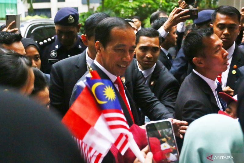 Jokowi akan Temui PM Anwar Ibrahim dan Raja Malaysia Hari Ini