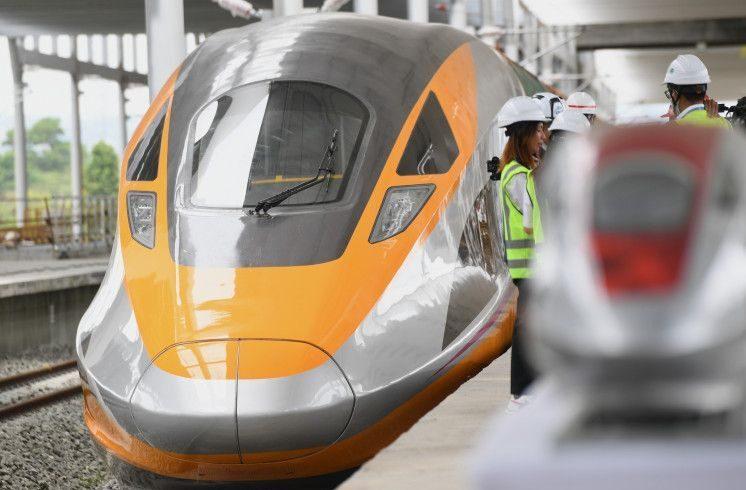 DPR Sebut Investasi KAI di Kereta Cepat dan LRT Terobosan Bisnis