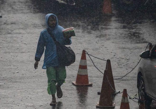 Sedia Payung, Sejumlah Kota Besar Berpeluang Diguyur Hujan dan petir