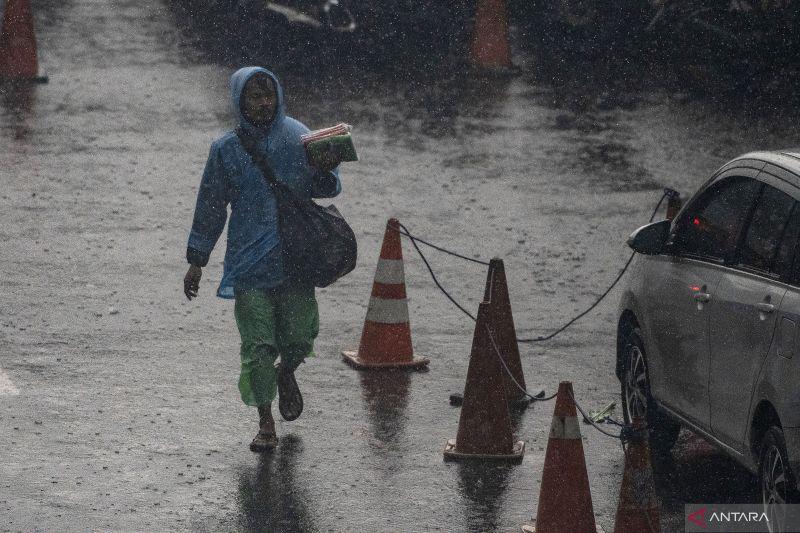 BMKG Prakirakan Cuaca Jakarta Berawan hingga Hujan Hari Ini